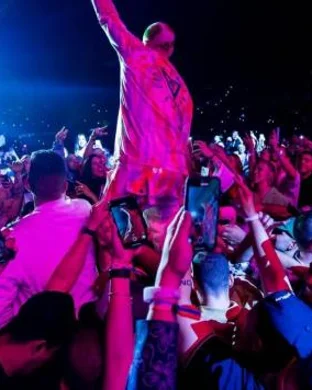 Live concert by Dan Kelly