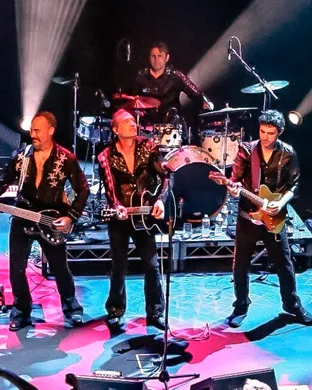 Super Diamond - The Neil Diamond Tribute