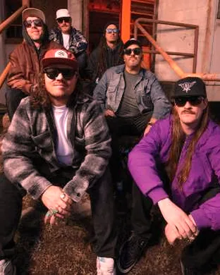 Live concert by The Elovaters